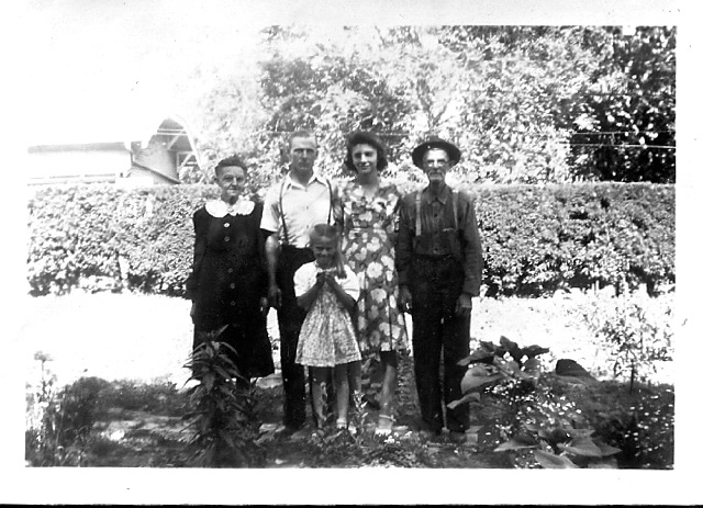 1944-ElviraB-AlbertS-Lydella-B-MHS-Andrew-B.jpg